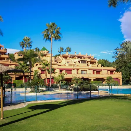 Penthouse Great Sea Views & Access Estepona